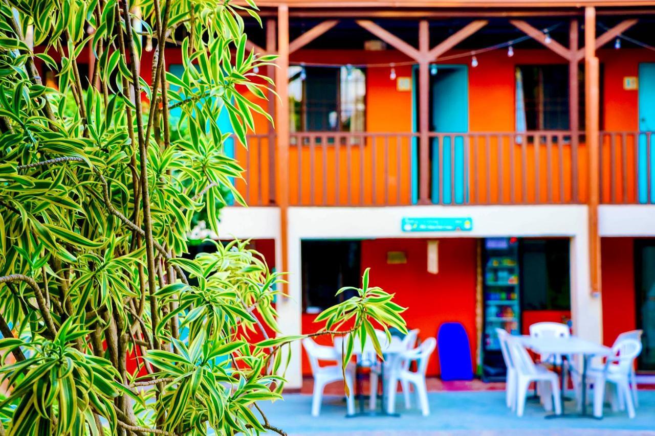 Blue Iguana Hotel Sámara Екстериор снимка