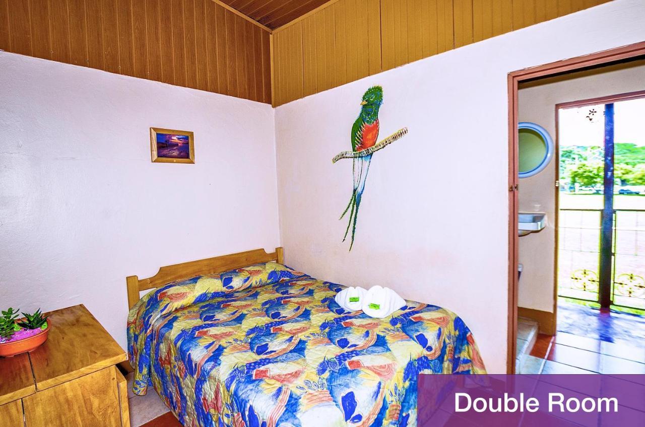 Blue Iguana Hotel Sámara Екстериор снимка