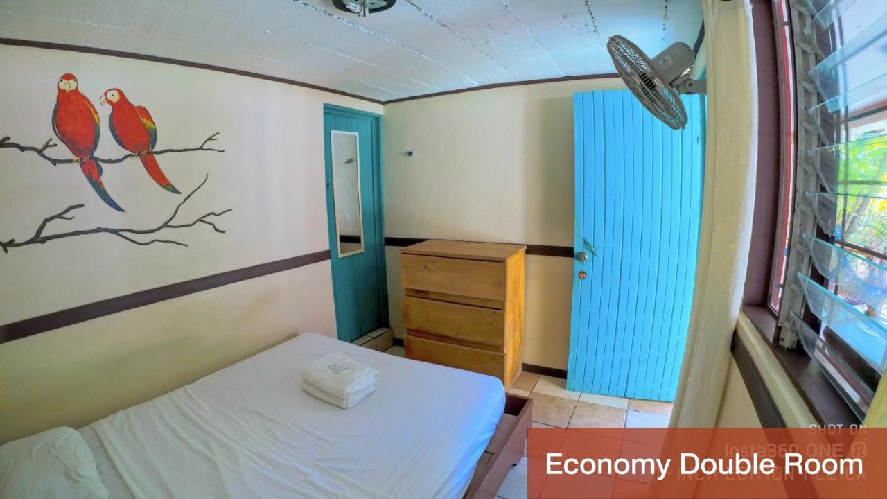 Blue Iguana Hotel Sámara Екстериор снимка
