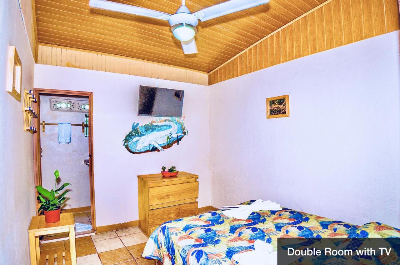 Blue Iguana Hotel Sámara Екстериор снимка