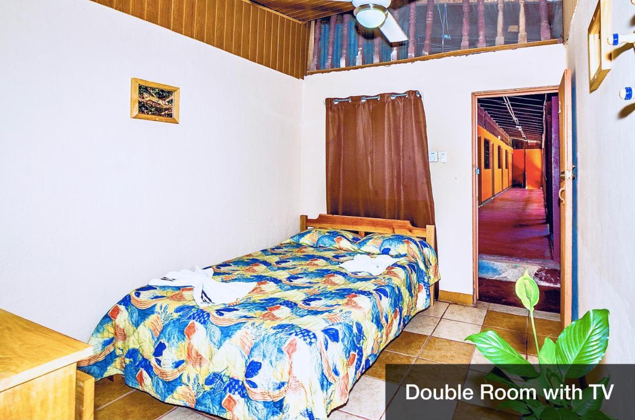 Blue Iguana Hotel Sámara Екстериор снимка