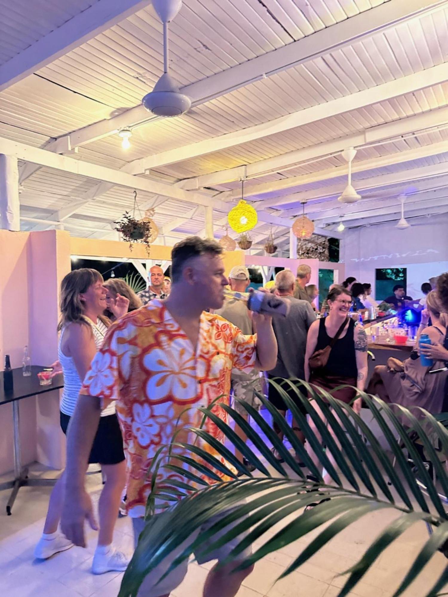 Blue Iguana Hotel Sámara Екстериор снимка