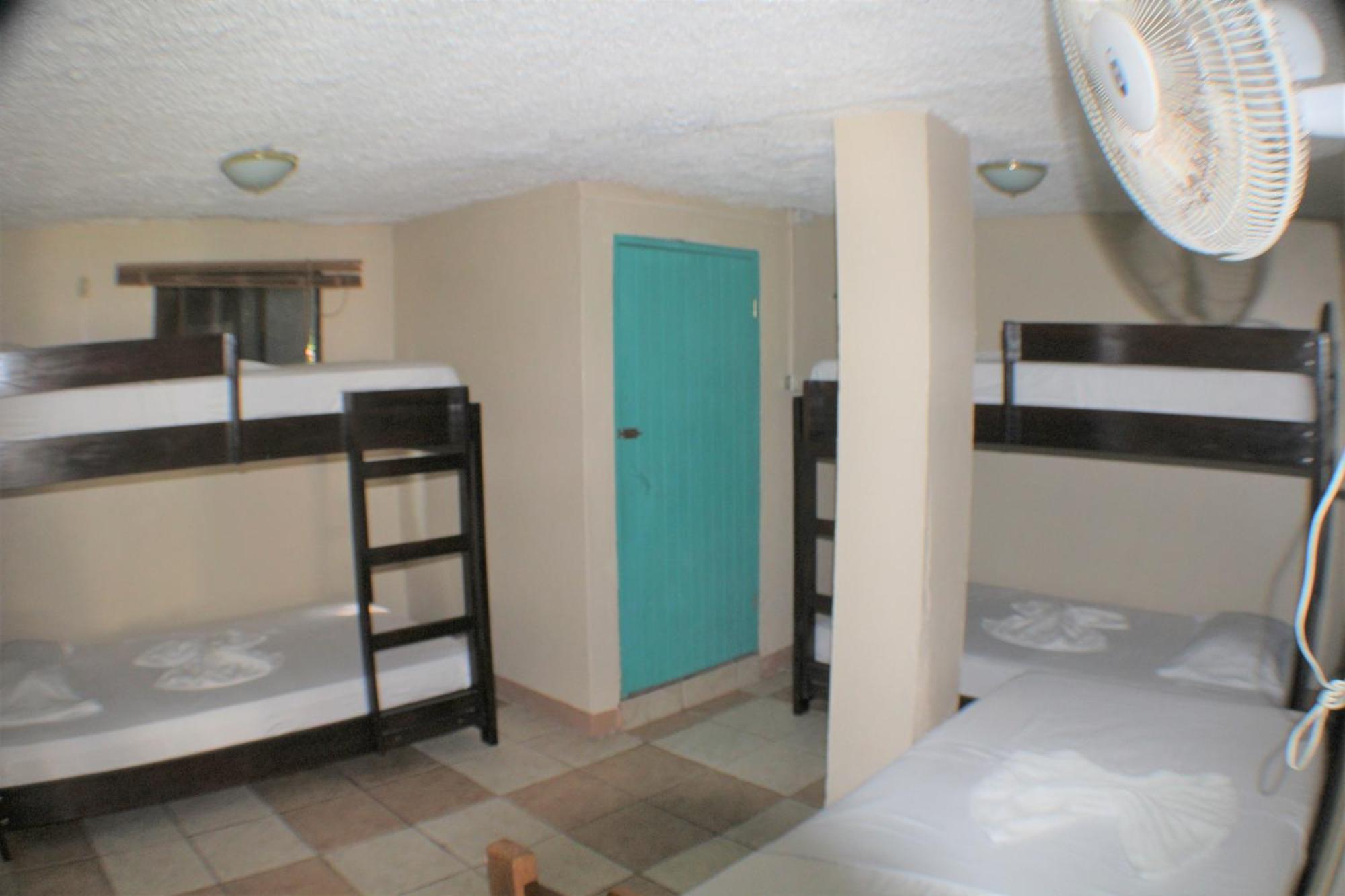 Blue Iguana Hotel Sámara Екстериор снимка