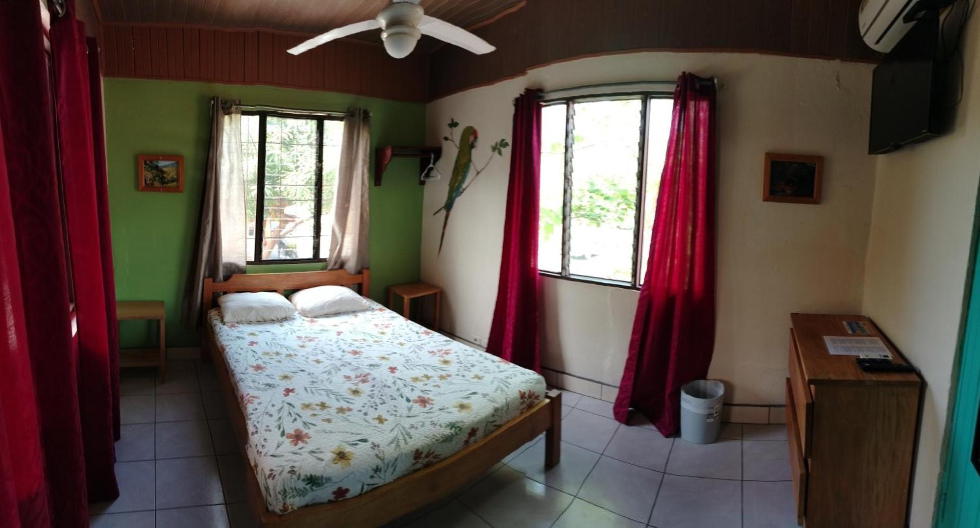 Blue Iguana Hotel Sámara Екстериор снимка