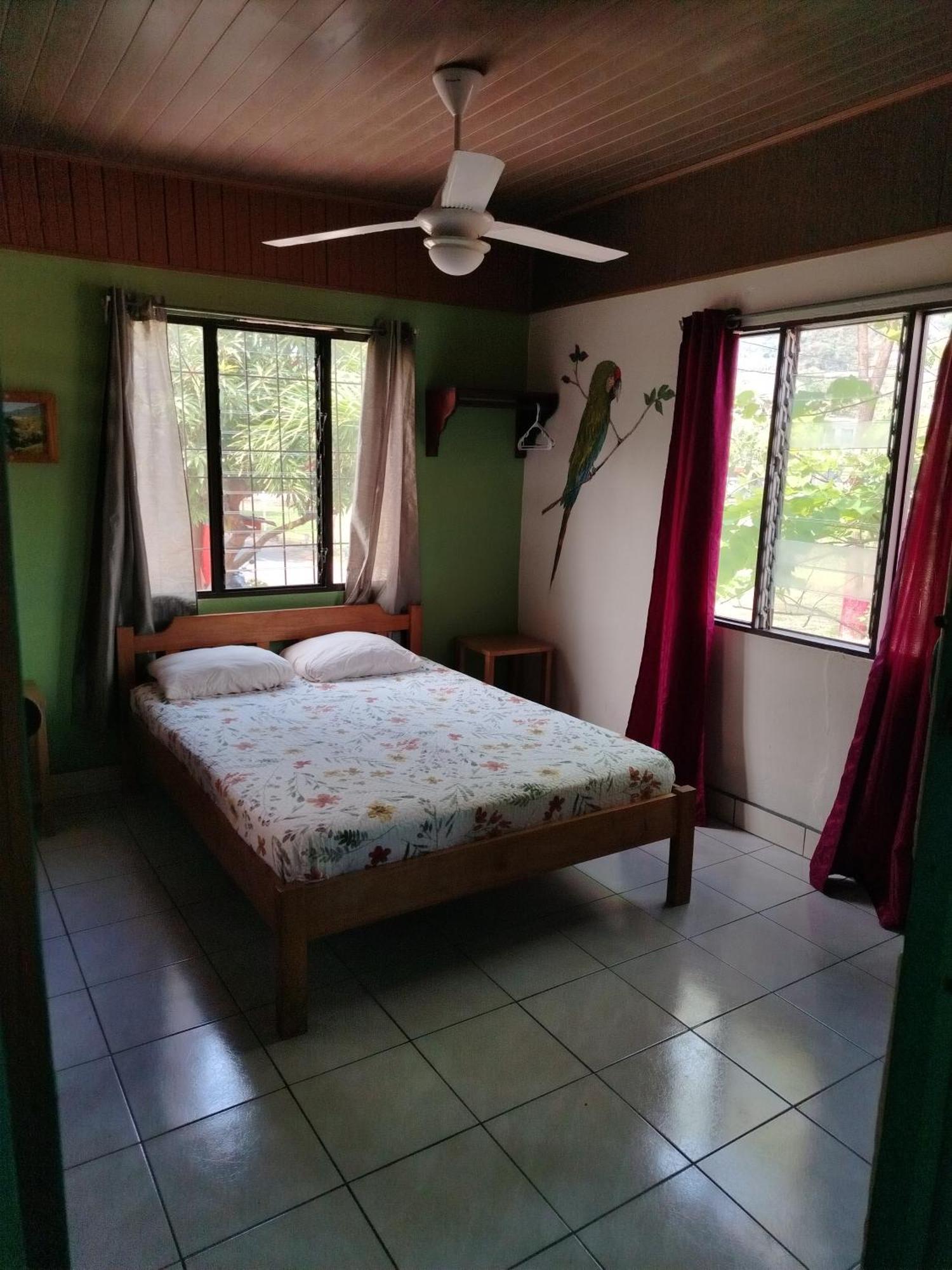 Blue Iguana Hotel Sámara Екстериор снимка