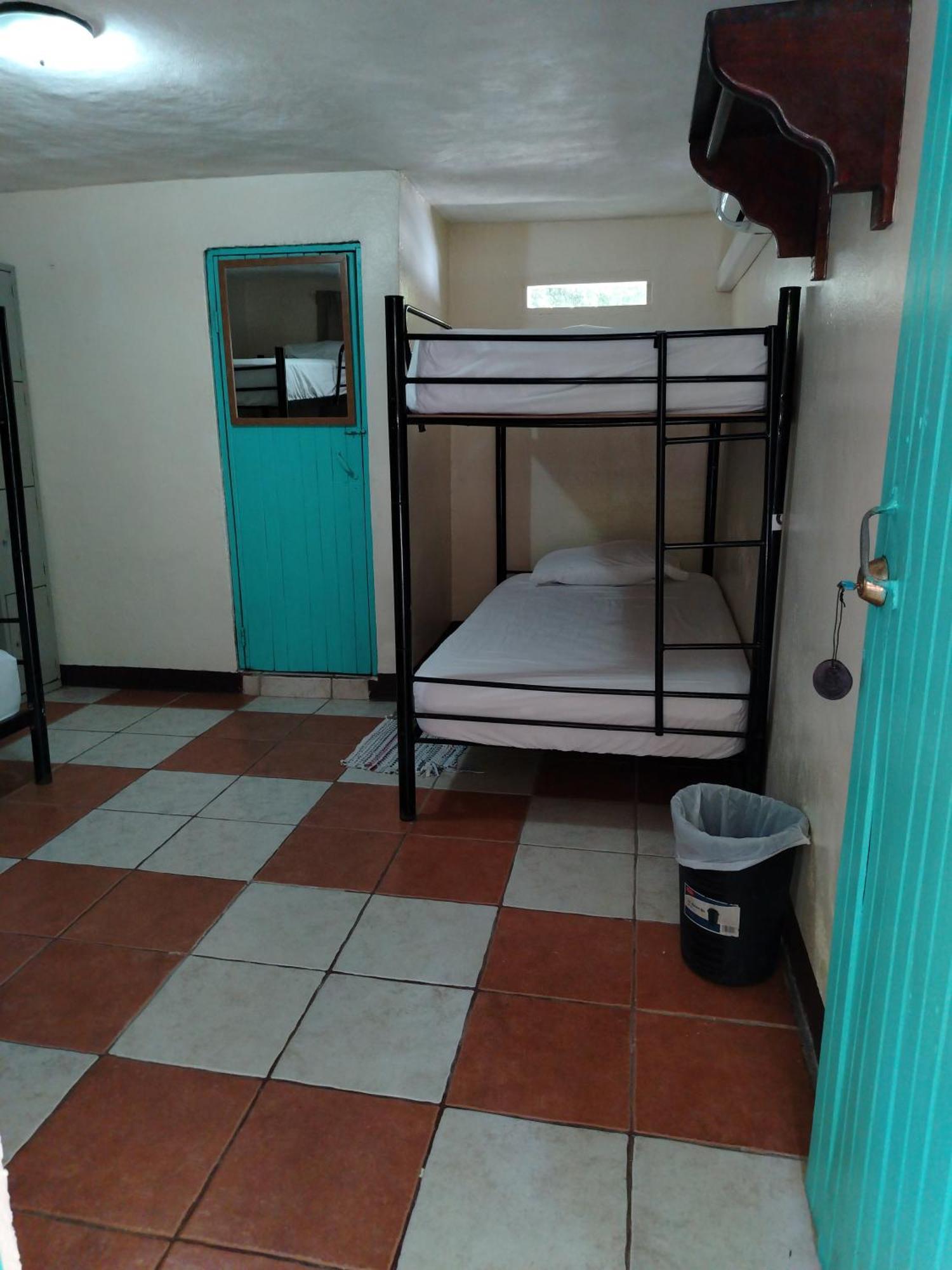 Blue Iguana Hotel Sámara Екстериор снимка